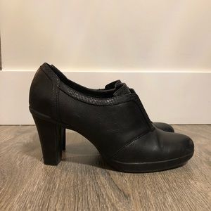 Naturalizer ankle booties/shooties.